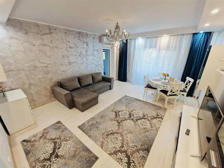 Apartament cu 3 camere decomandat, mobilat în Central
