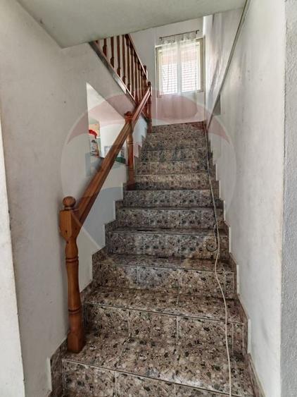 Casă cu 6 camere cu Teren 182 Mp în Central