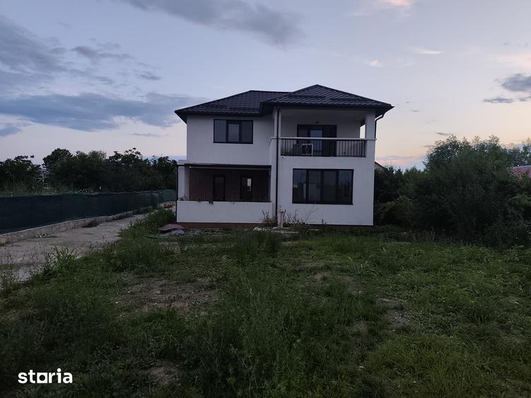 Casă cu 5 camere cu Teren 1800 Mp în Tărtășești