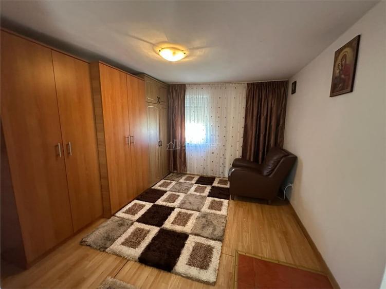 Casă cu 5 camere cu Teren 1500 Mp în Doclin