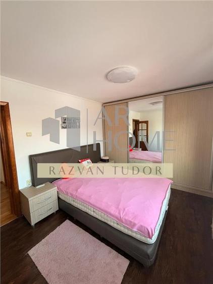 Casă individuală cu 5 camere cu Canalizare în Central