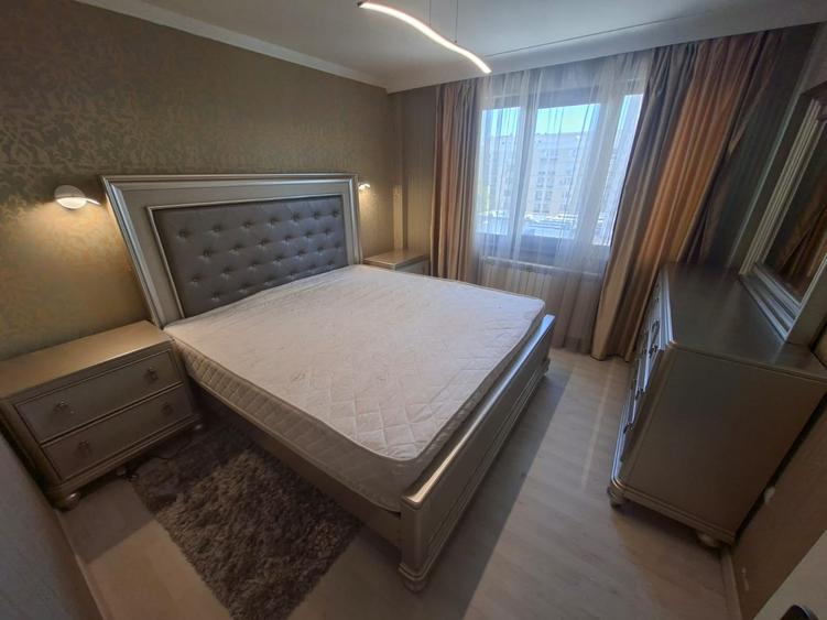 Apartament cu 3 camere semidecomandat în Piața Unirii