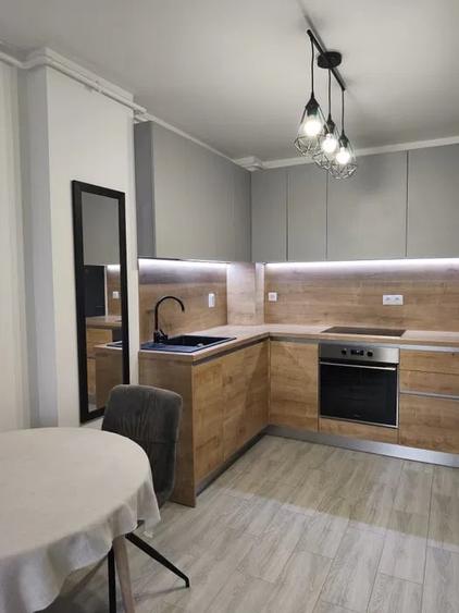 Apartament cu 3 camere semidecomandat în Semicentral