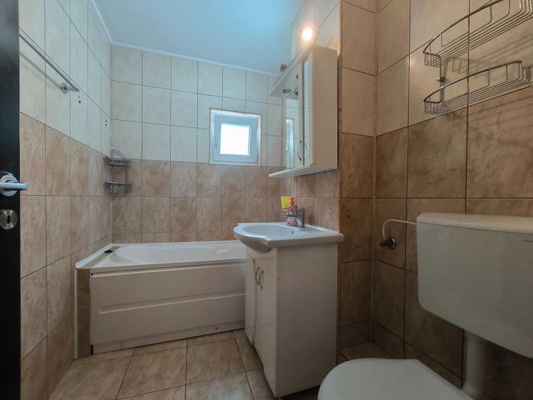 Apartament cu 2 camere decomandat în Confecții