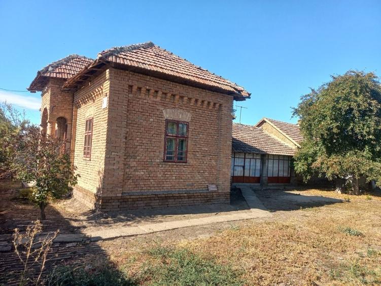 Casă cu 4 camere în Negoi