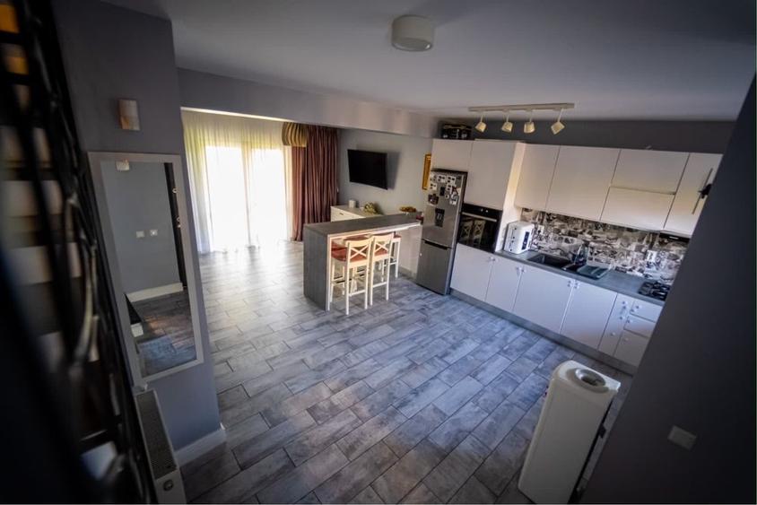Casă cu 3 camere în Olteni