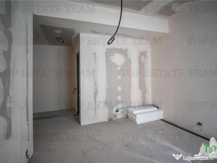 Apartament cu 4 camere semidecomandat în Iancului