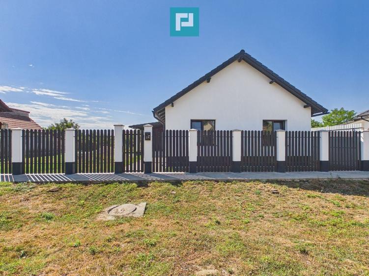 Casă individuală cu 4 camere cu Canalizare în Șimand