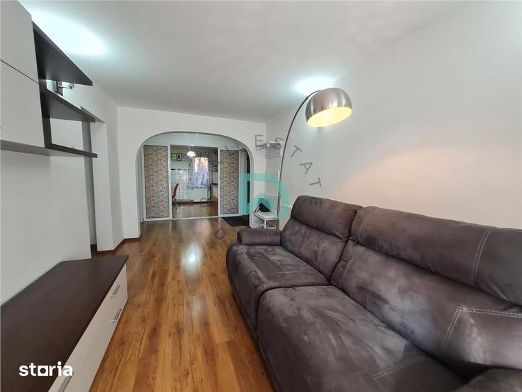 Apartament cu 3 camere semidecomandat în Triaj