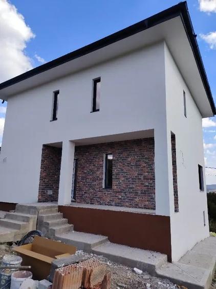 Casă cu 4 camere în Central