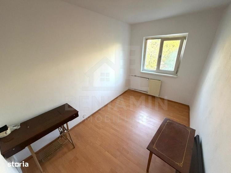 Apartament cu 3 camere decomandat în Valea Rosie