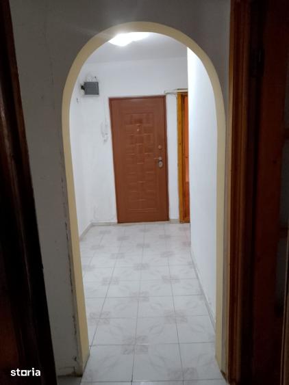 Apartament cu 2 camere decomandat în Calarași 4