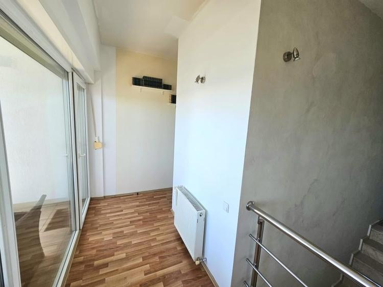 Apartament cu 3 camere decomandat, mobilat în Ferme