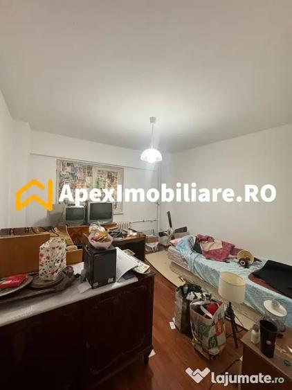 Apartament cu 3 camere decomandat în Valea Ialomiței