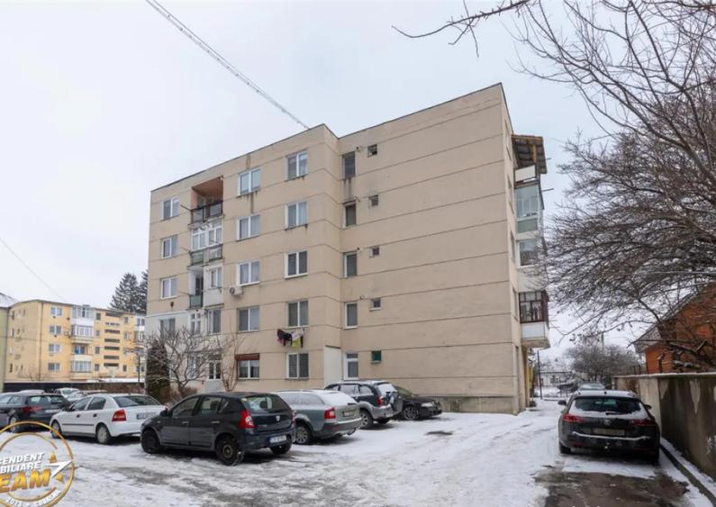 Apartament cu 2 camere decomandat, mobilat în Central