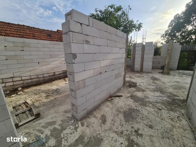 Casă cu 5 camere cu Teren 1496 Mp în Bocsig
