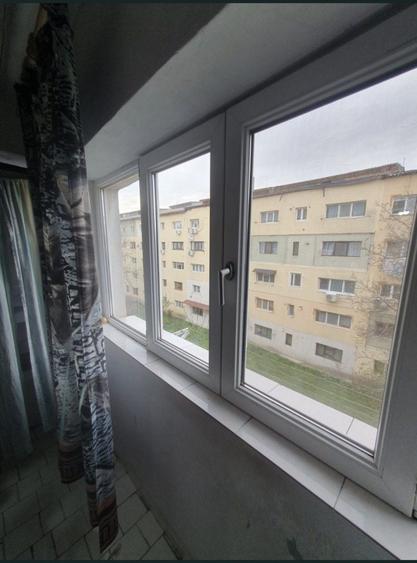 Apartament cu 3 camere decomandat în Sud