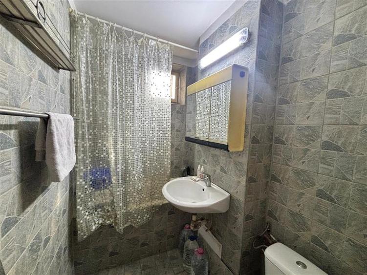 Apartament cu 3 camere decomandat în Berceni