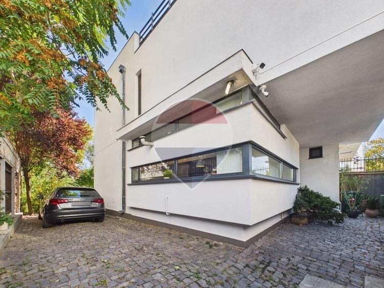 Casă individuală cu 4 camere cu Teren 250 Mp în Tei