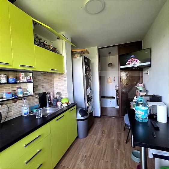 Apartament cu 4 camere decomandat, mobilat în Micro 16
