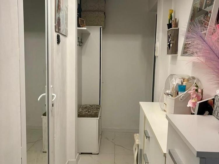 Apartament cu 2 camere semidecomandat, mobilat în Valea Rosie