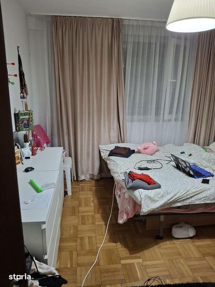 Apartament cu 3 camere semidecomandat în Giulești