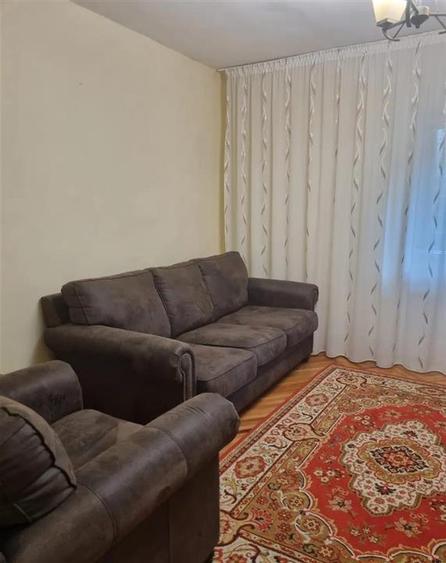 Apartament cu 3 camere decomandat, mobilat în Podul de Fier