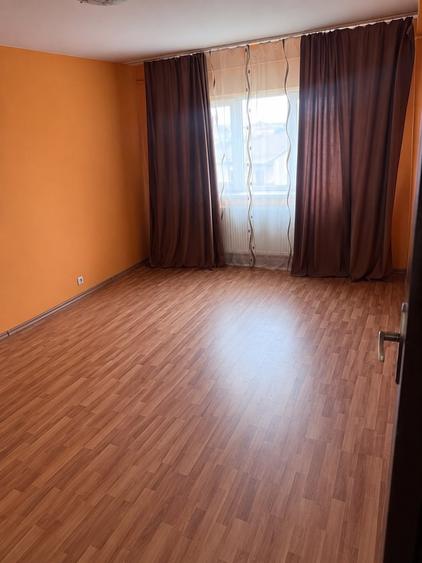 Apartament 3 camere , 2 bai , balcon inchis , 88mp , zona Alfa - 6