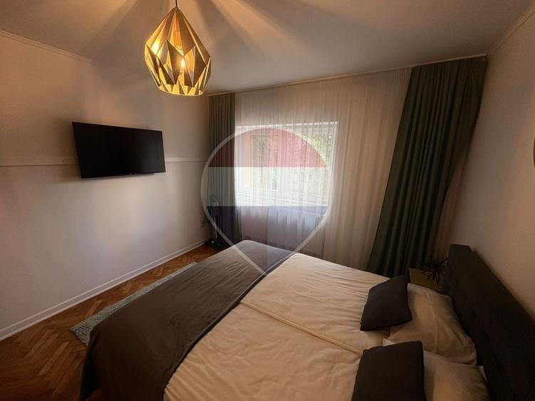 Apartament cu 2 camere decomandat, mobilat în Central