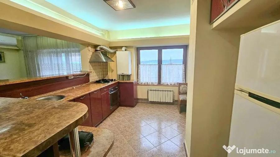 Apartament cu 3 camere decomandat în Independenței
