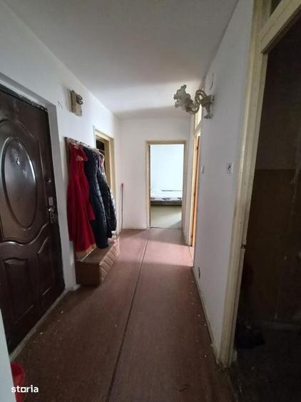 Apartament cu 3 camere decomandat în Aviației