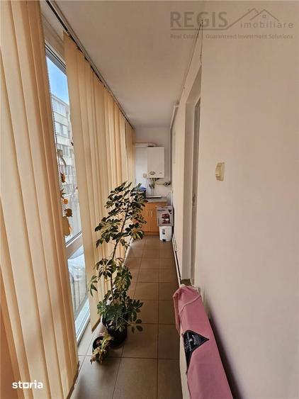 Apartament cu 3 camere decomandat în Astra