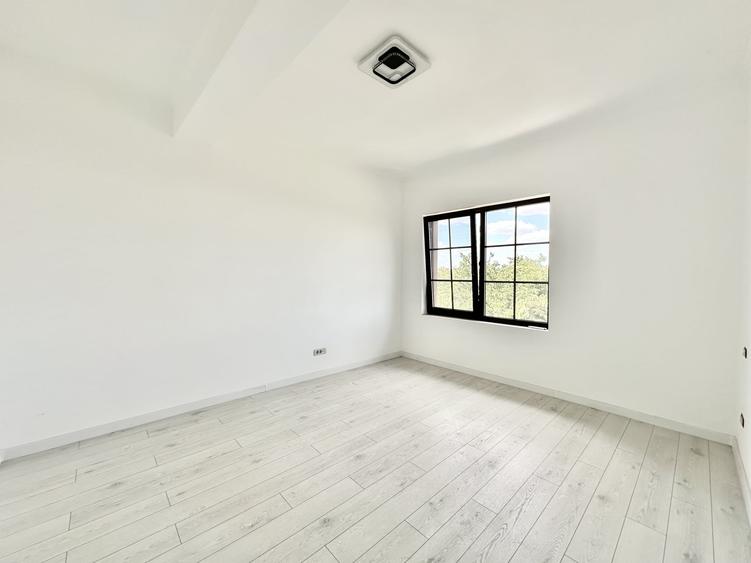 Duplex cu 5 camere cu Canalizare în Giroc