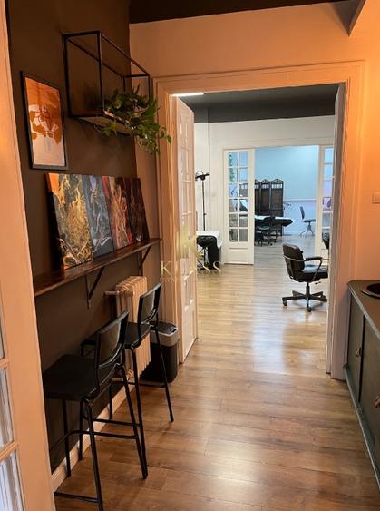 Apartament cu 4 camere semidecomandat, mobilat în Romană