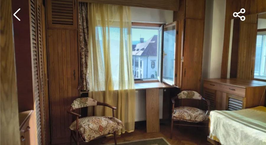 Apartament cu 4 camere decomandat în Central