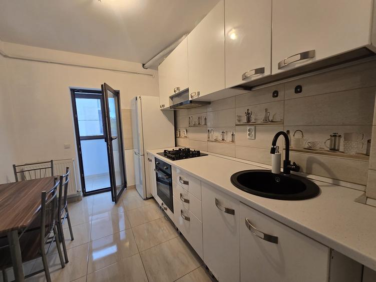 Apartament cu 3 camere decomandat, mobilat în Popas Păcurari