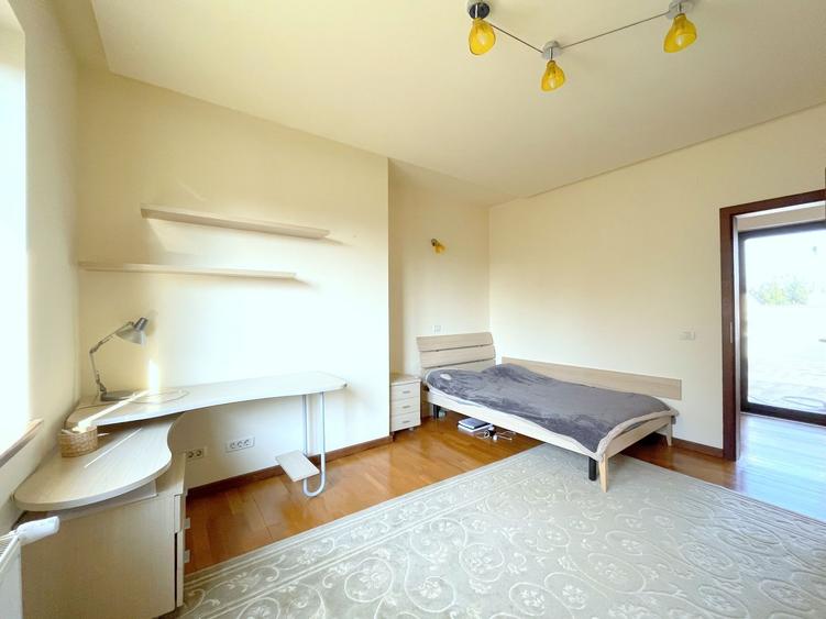 Casă individuală cu 6 camere cu Canalizare în Mehala