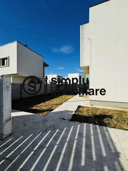 Casă individuală cu 3 camere cu Canalizare în Preajba