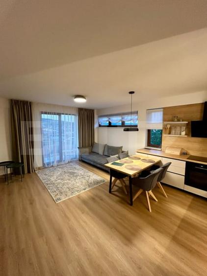 Apartament cu 3 camere semidecomandat în Gruia