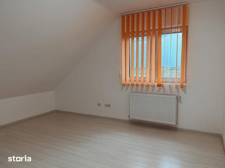 Casă cu 4 camere cu Teren 250 Mp în Central
