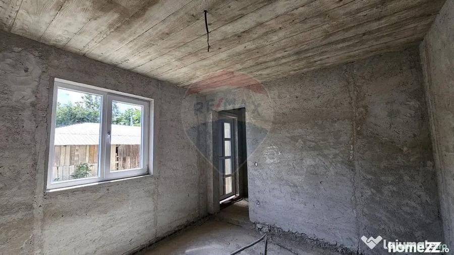 Casă cu 7 camere cu Teren 1700 Mp în Lisaura