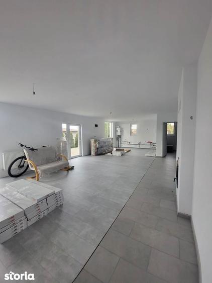 Casă cu 4 camere cu Canalizare în Ciugud
