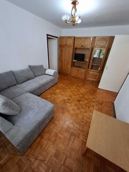 Dau in chirie apartament cu 2 camere zona podul Decebal - 1