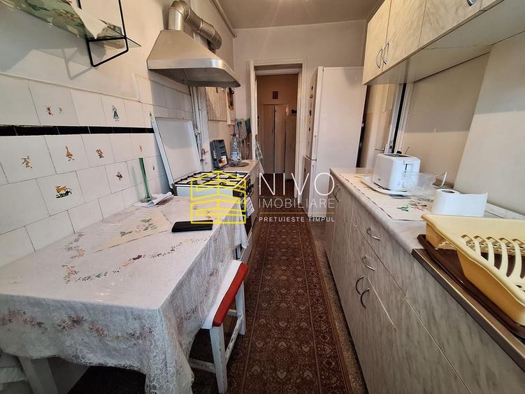 Apartament cu 2 camere semidecomandat în Aleea Carpați