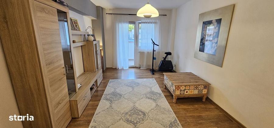 Apartament cu 4 camere decomandat în Răcădău