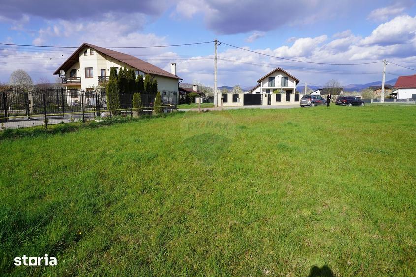 Teren de 2505 mp, în Central