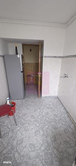 Apartament cu 3 camere semidecomandat în Ana Ipătescu