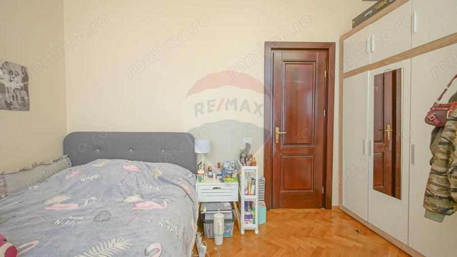 Apartament cu 3 camere decomandat în Centrul Istoric