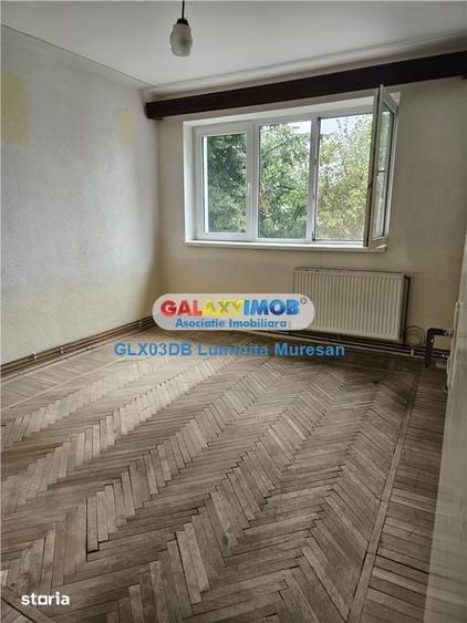 Apartament cu 2 camere semidecomandat în Aleea Trandafirilor
