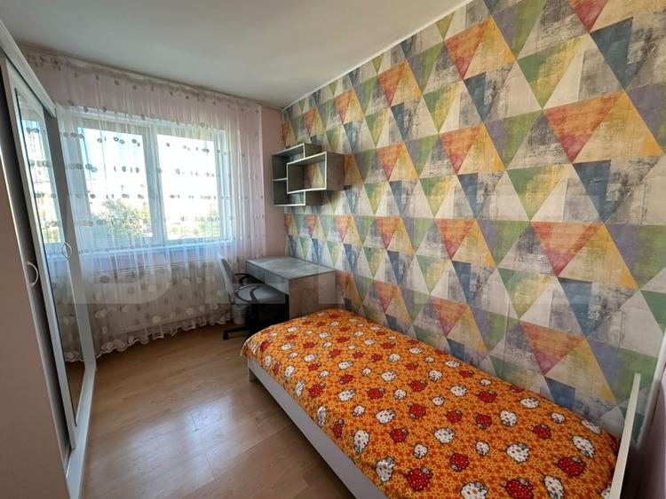 Apartament cu 3 camere semidecomandat, mobilat în Craiovița Nouă